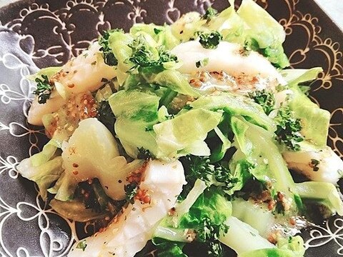 生パセリたっぷり 春キャベツとイカのサラダ